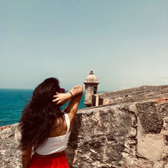 Meet your Posher, Caitlin - Picture 1 of 1